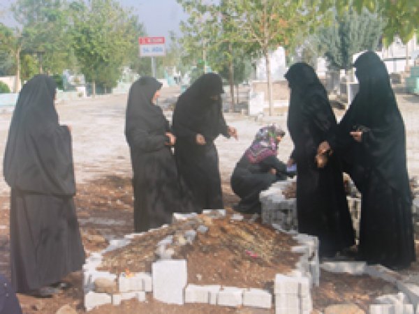 Aileler Şehitlerini Mezarları Başında Andı 