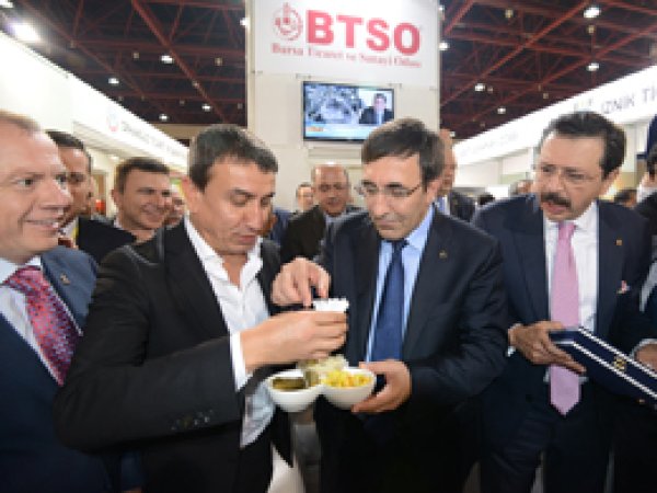 Bakan Yılmaz, BTSO Standını Gezdi 