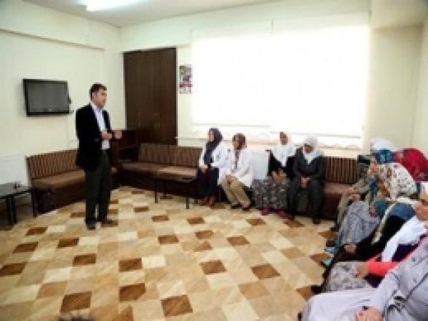 Ev Hanımlarına Madde Kullanımı İle Mücadele Semineri