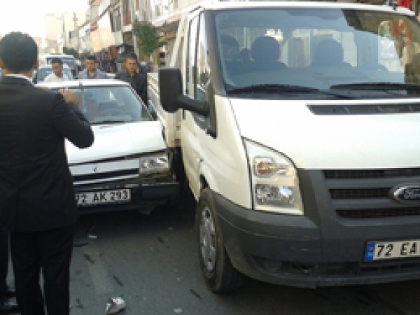 Batman'da Maddi Hasarlı Kaza 