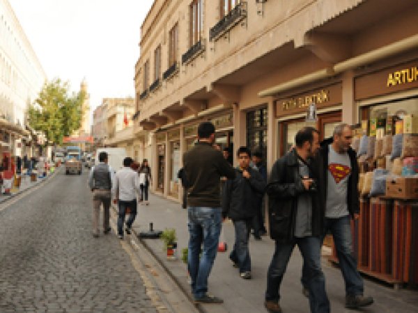 Mardin Esnafı Kepenk Kapatmadı 