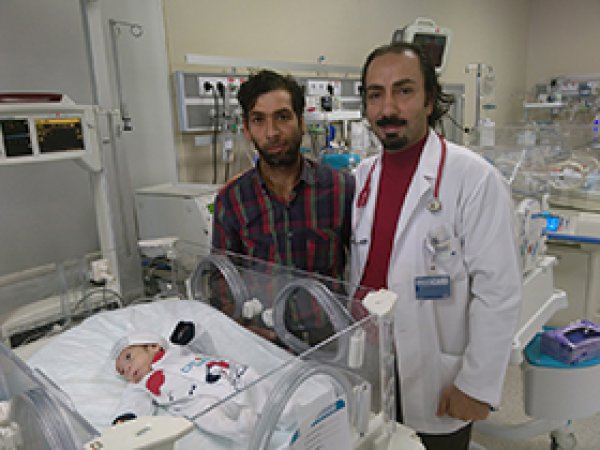 Sırat Bebek Hayata Tutunmayı Başardı