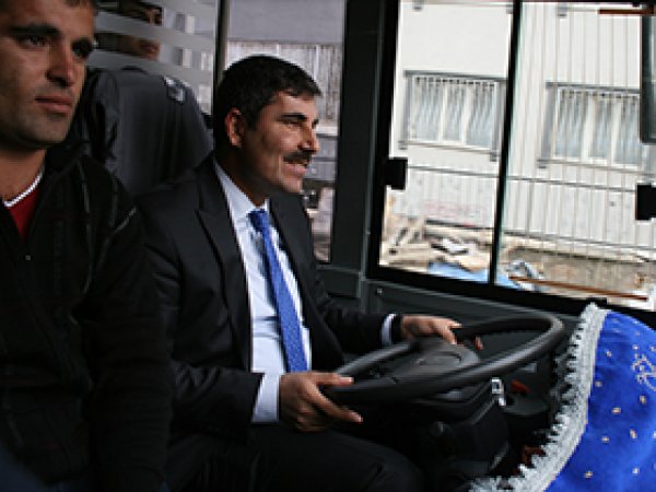 Belediye Başkanı Otobüs Şoförü Oldu