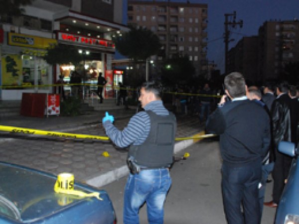 Silahlı Kavgada Polis Yaralandı 