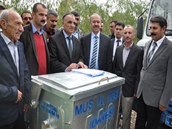 Muş'ta 5 Köye Çöp Konteynırı Dağıtıldı 