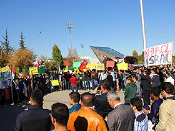 Üniversite Öğrencileri  İsrail'i Protesto Etti 