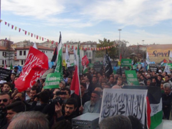 Konya Mescid-i Aksa için Ayakta 
