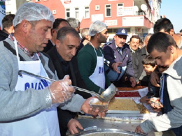 Muş Belediyesinden Aşure İkramı 