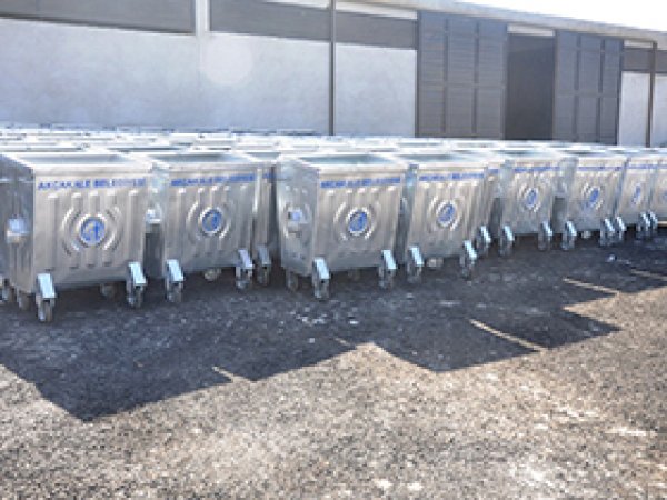 Akçakale'ye 300 Çöp Konteyneri Alındı 
