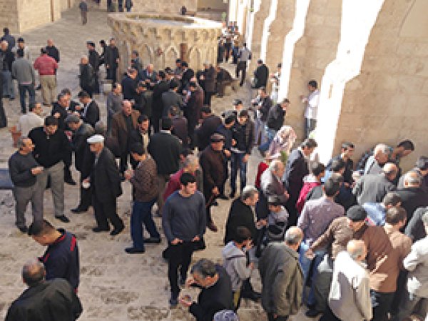 Mardin'de Binlerce Kişiye Aşure Dağıtıldı
