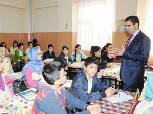 İl Milli Eğitim Müdüründen Okullara Ziyaret 