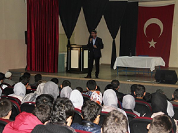 Midyat'ta 'İslami Şahsiyet' Konferansı 