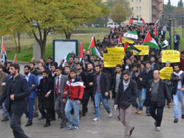UÜ'li Öğrencilerden İsrail'e Lanet Yağdı 