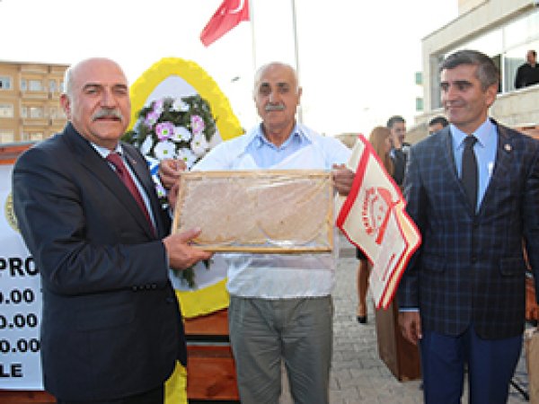 180 Arı Yetiştiricisine Kovan Dağıtıldı 