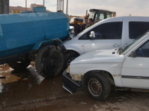 Kozluk'ta Trafik Kazası: 2 Yaralı 