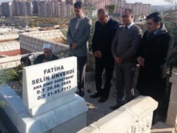 Hayatını Kaybeden Öğretmenler Mezarları Başında Dualarla Anıldı  