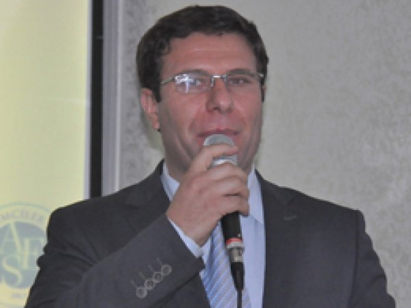 'Öğretmen Bir Kandile Benzer'