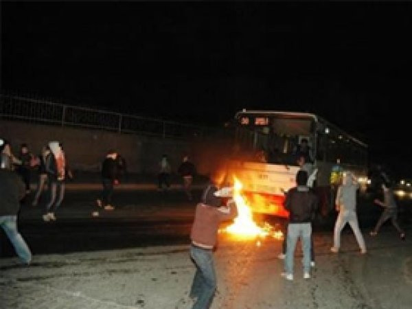 Silopi'de yüzü maskeli PKK'liler yol kapattı