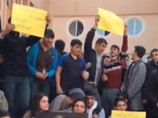 Okullarda PKK sloganları