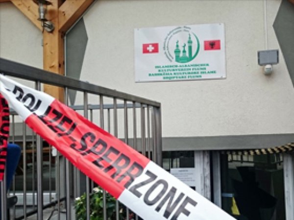 İsviçre'de İslam Merkezi'ne Molotoflu Saldırı