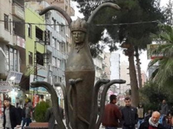 Kızıltepe'de Tepki Çeken Heykel Kaldırıldı