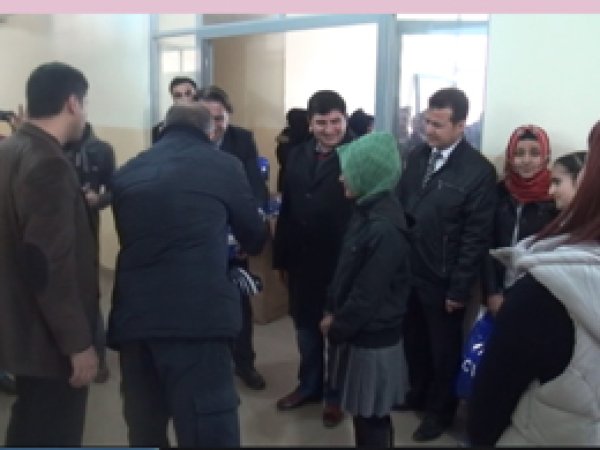 Öğretmenden Yoksul Öğrencilere Yardım