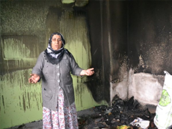 Urfa’da evi yanan aile sokakta kaldı