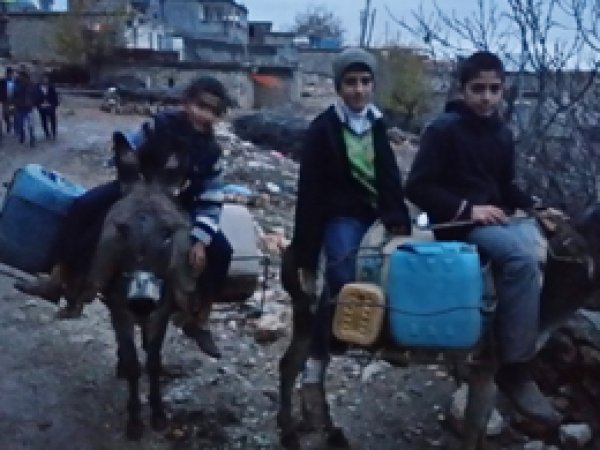 Elektriği kesilen köylü susuz kaldı