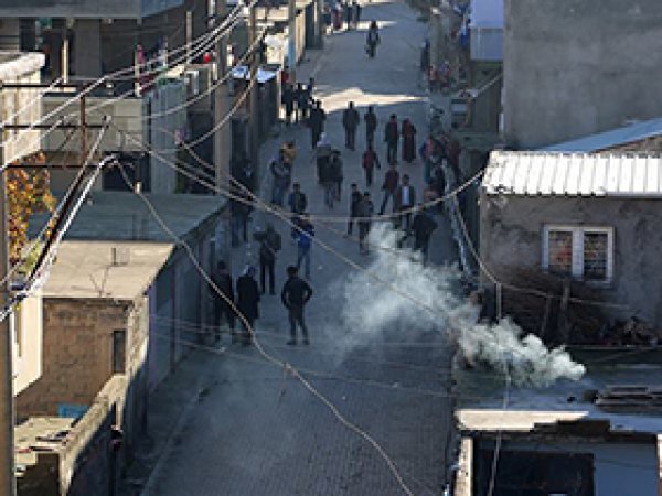 Cizre'de PKK yandaşları polisle çatıştı