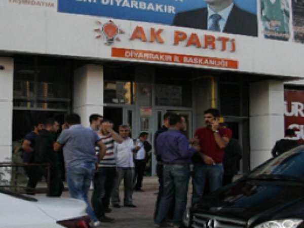 AK Parti’ye yaklaşmak yasaklandı!