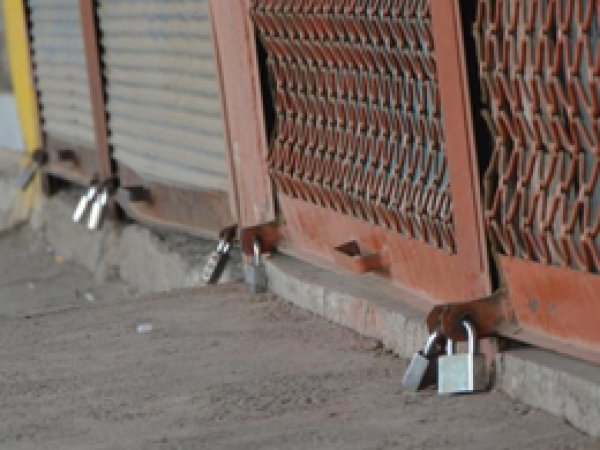 Diyarbakır’da PKK zorla kepenk kapattırdı