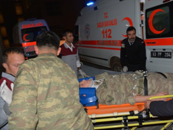 Siverek'te askeri araç devrildi: 6 Yaralı