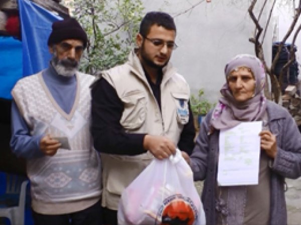 Mustazaflar Cemiyeti'nden muhtaçlara yardım