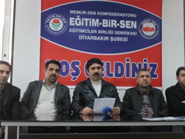 'Sendikacılık siyaset yeri değildir'