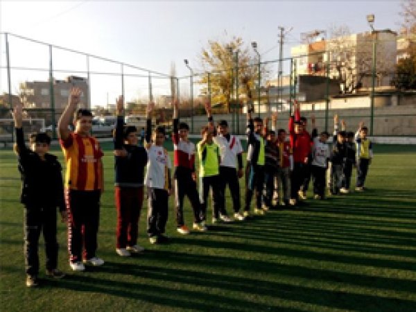Vahdet Der kardeşlik maçı düzenledi