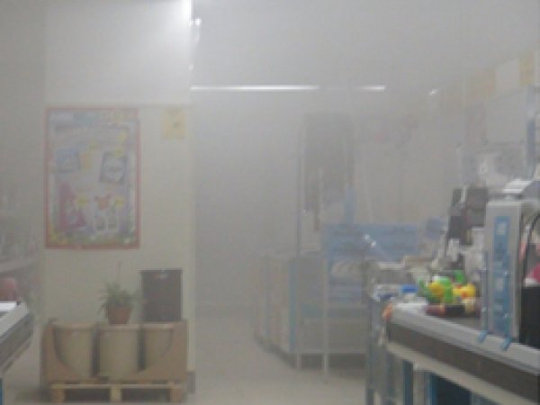 PKK’lılar Silvan'da bir AVM’yi ateşe verdi