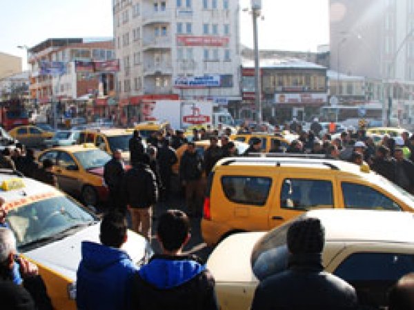 Ağrı'da taksicilerden korsanlara isyan