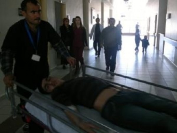 Kavgayı Yatıştırmaya Çalışırken Karnından Bıçaklandı 