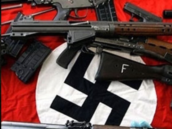 Neonaziler Silahlanıyor