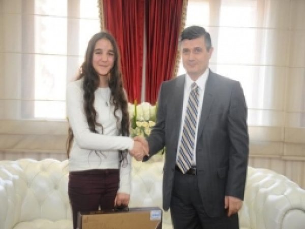 Vali 2012 SBS Türkiye Birincisini Kabul Etti  