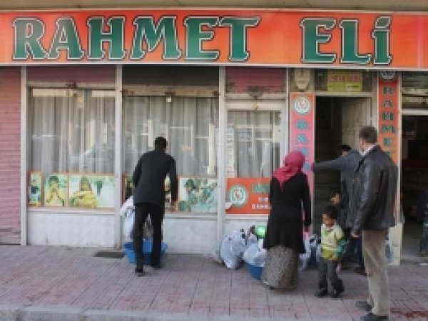 Rahmet Eli Yüzlerce Ailenin Yüzünü Güldürdü 