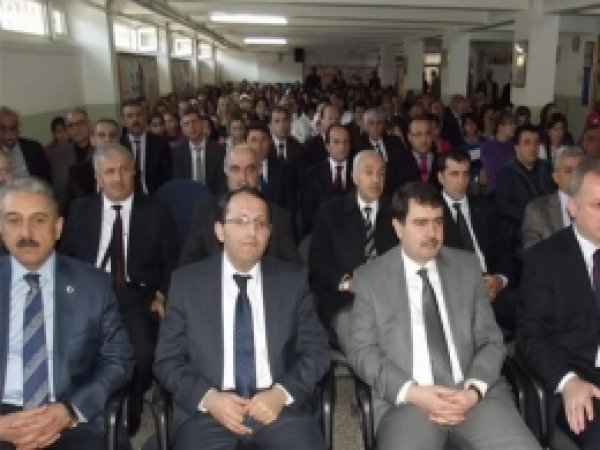 Malatya'da Öğrencilere Tablet Dağıtıldı 