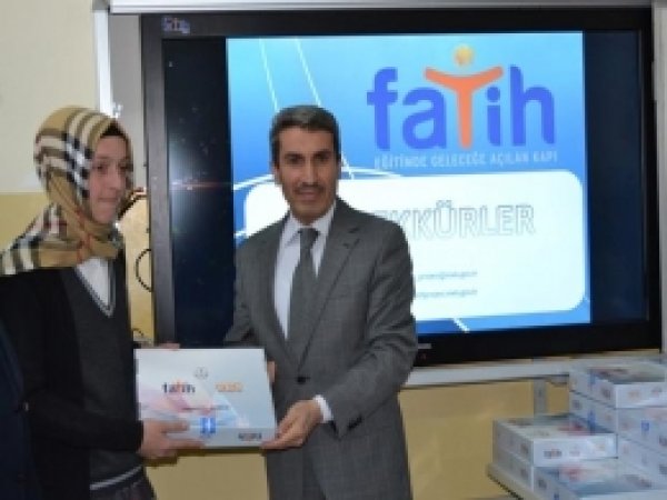 Bingöl'deki Okullarda Tablet Bilgisayar Dağıtımı Başladı 