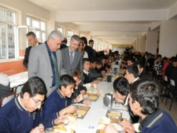 'Çocukların Topluma Yararlı Olmaları İçin Özveriyle Çalışmalıyız'