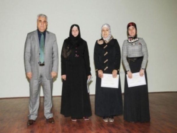 Aile Eğitim Seminerine Katılan Velilere Sertifika 