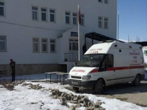 Okul Servisinin Altında Kalan Öğrenci Hayatını Kaybetti 