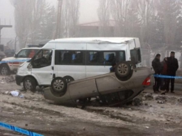 Ağrı'da Zincirleme Kaza: 1 Ölü, 17 Yaralı 