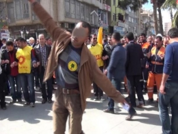 Eğitim Sen'in Basın Açıklamasında Silahlı Bir Kişi Yakalandı 
