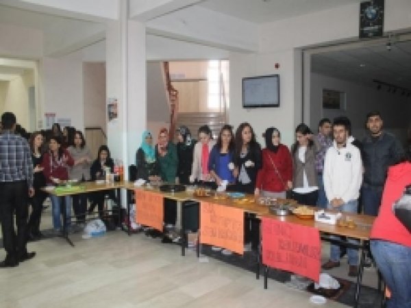 Genç Kalemler Kulübü,  Öğrenciler Yararına Kermes 