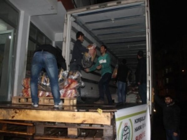 Bingöl'den Suriye'ye Yardım TIR'ı Gönderildi 